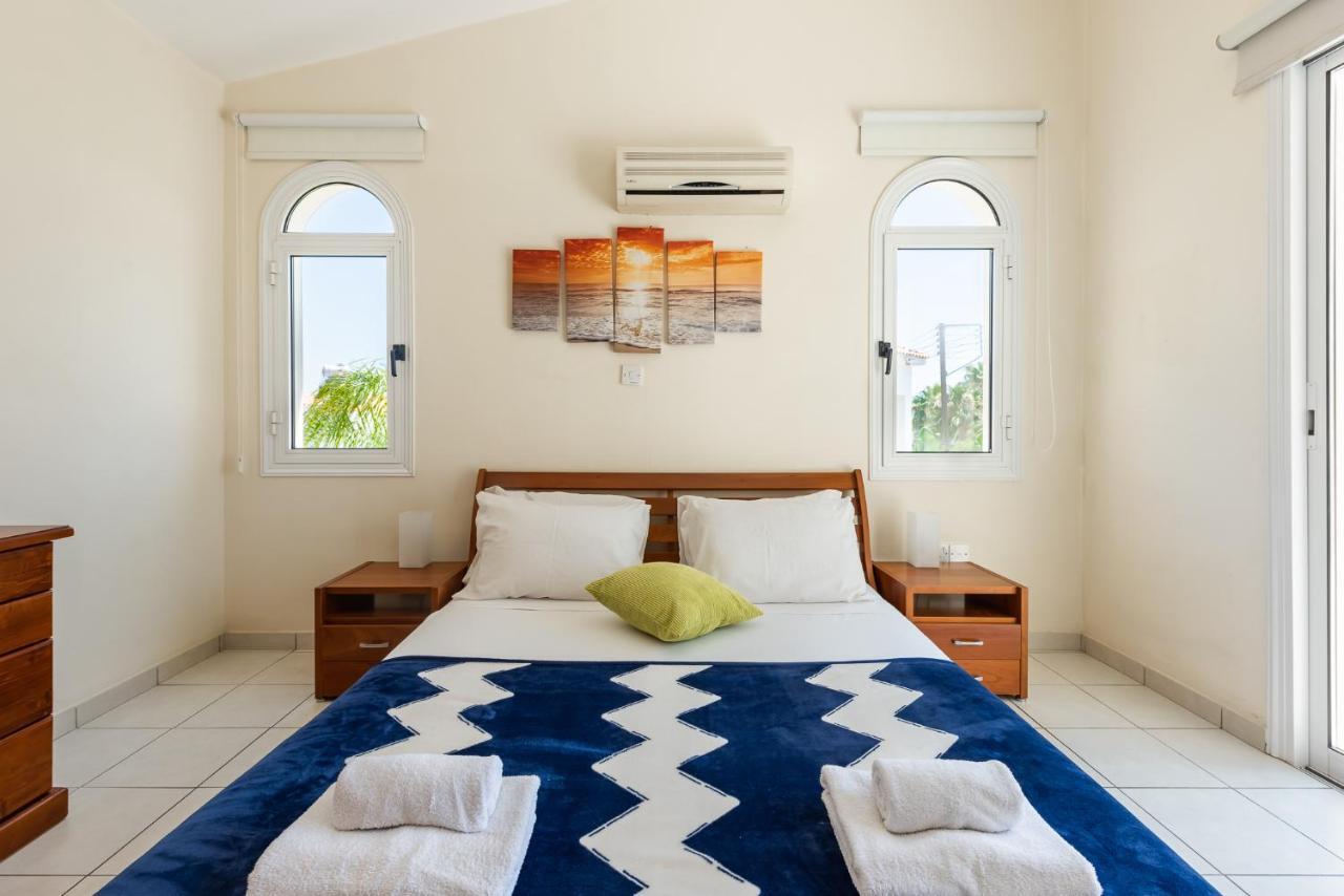 Villa Oasis By Ezoria Villas Coral Bay Luaran gambar
