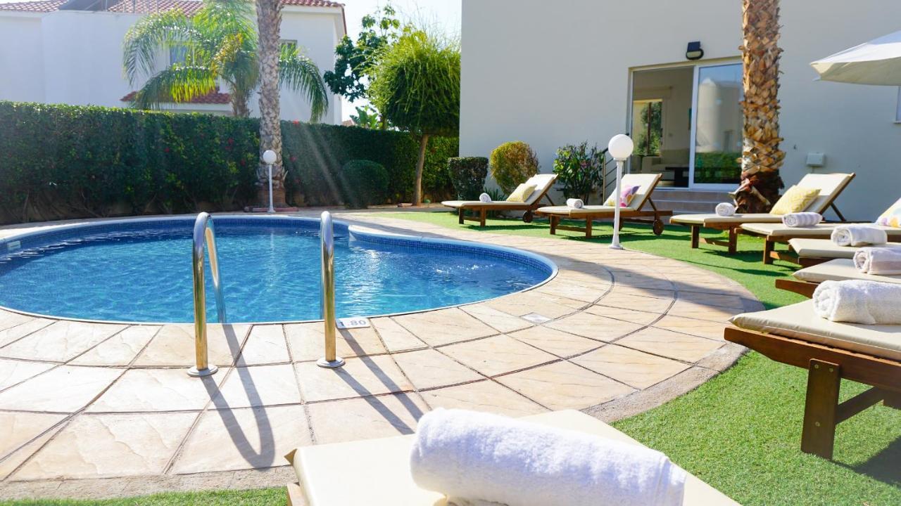 Villa Oasis By Ezoria Villas Coral Bay Luaran gambar