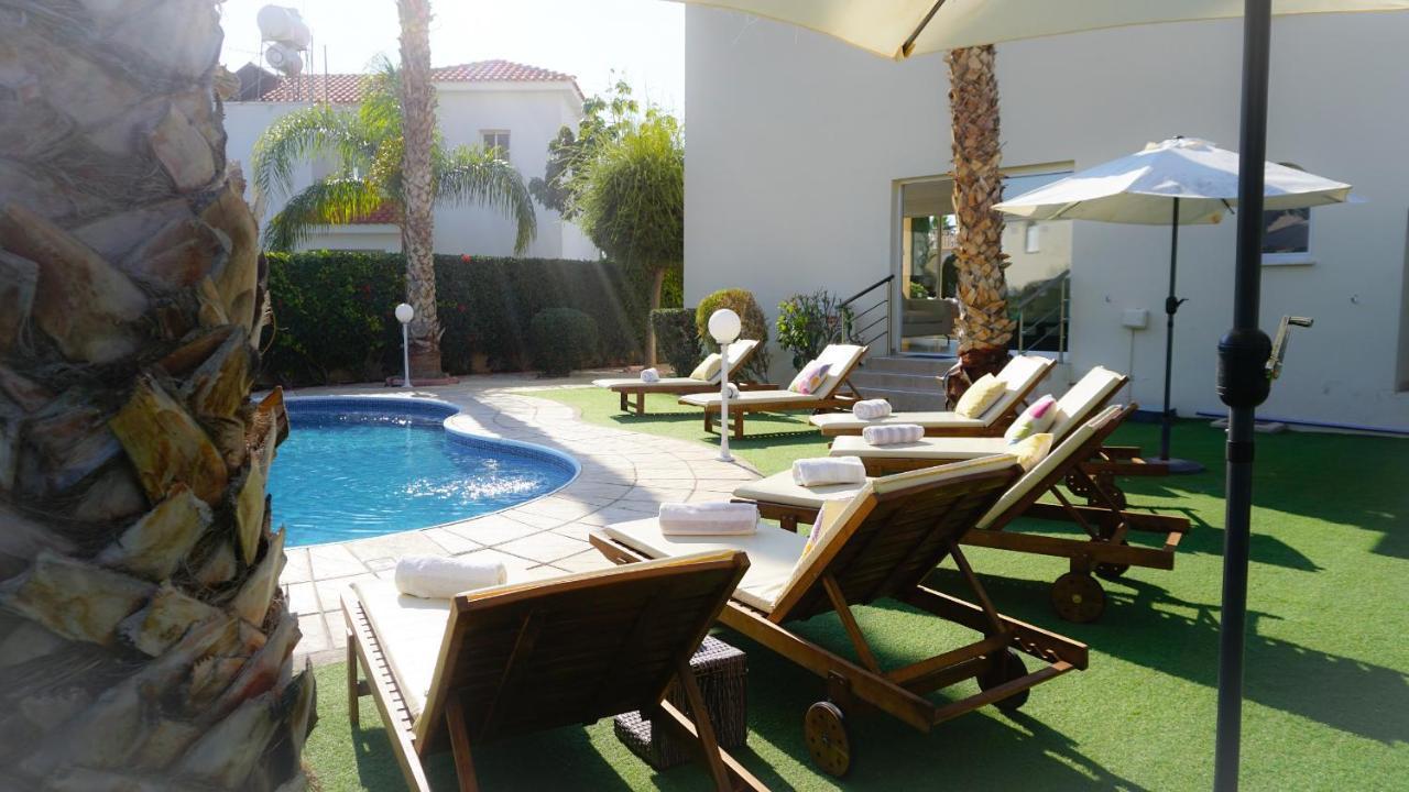 Villa Oasis By Ezoria Villas Coral Bay Luaran gambar